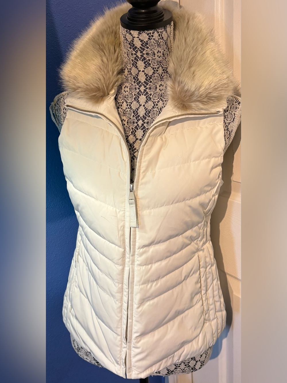Talbots Cream Quilted Down-Style Puffer Vest with Faux-Fur Trim